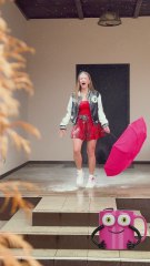 She never saw the flour bomb coming! 😱☂️🤣 #funnyprank #surprise