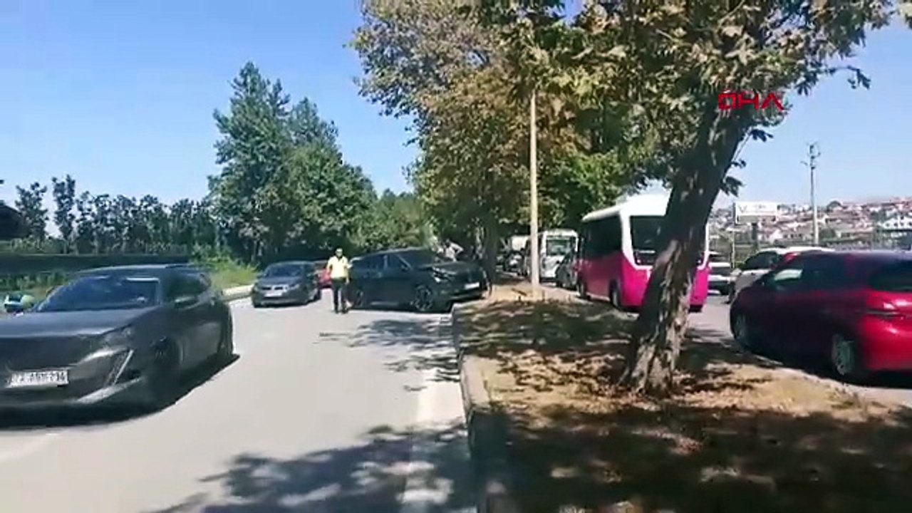 Yalova'da kazadan sonra oluşun trafik yoğunluğu nedeniyle AÖF sınavına geç kaldılar