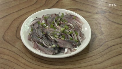 [영상] 제철 별미 전어...입안에 고소함 '가득' / YTN