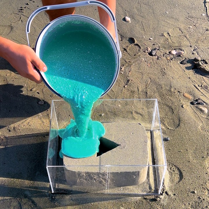 He created a playbutton bag from scratch!▶️ #diy #craft #beach #fyp #fashion #bag