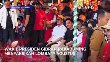 Gibran Nonton Lomba Panjat Pinang di Kalimalang, Beri Hadiah Spesial