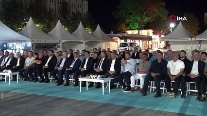 Deprem saati 03.02’de Sakarya’da eller semaya açıldı