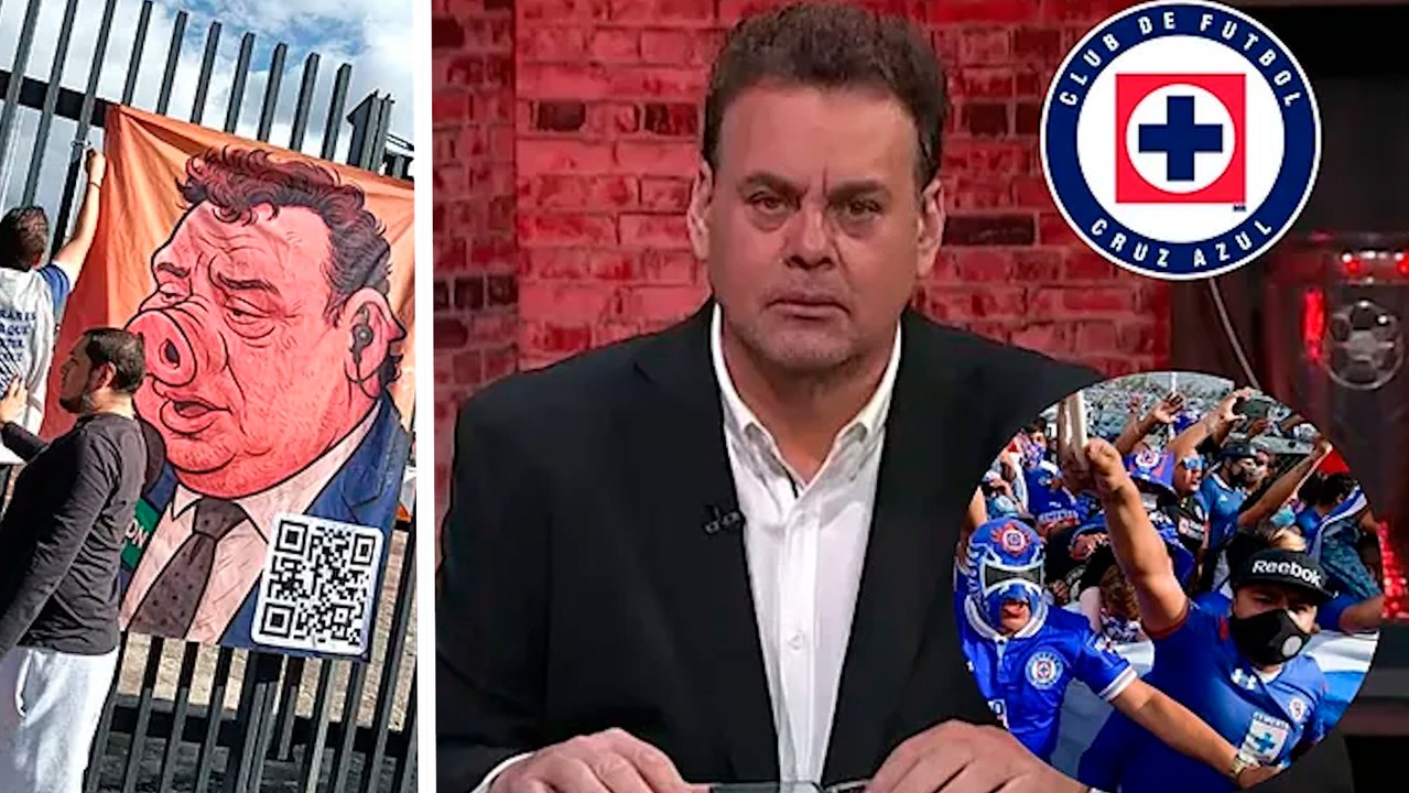 Afición de Cruz Azul muestra molestia con David Faitelson y ponen manta en su contra en CU