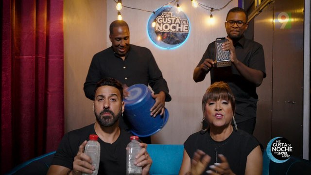 Milly Quezada junto a Jhoel López cantando con instrumentos caseros | Me Gusta de Noche