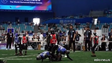 Anche i robot cadono, i momenti più buffi del World Humanoid Games