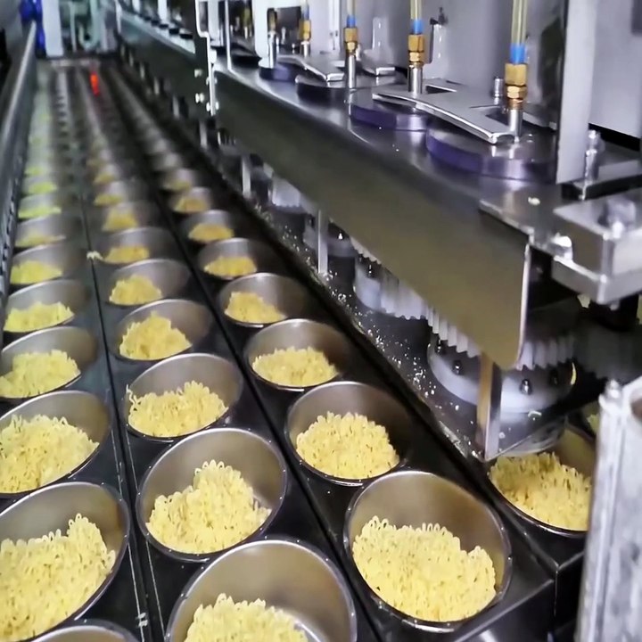The making process of Korean Instant Noodle Factory