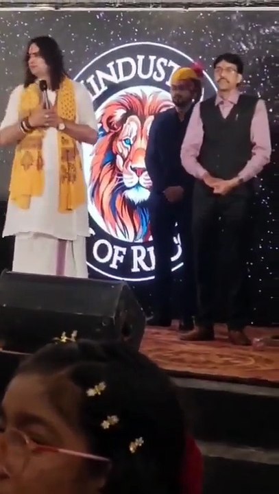 VIDEO: कार्यक्रम में एक व्यक्ति के 'वंदे मातरम'...