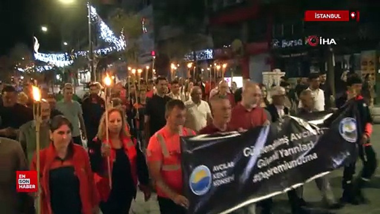 Marmara Depremi'nde hayatını kaybedenler Avcılar'da anıldı