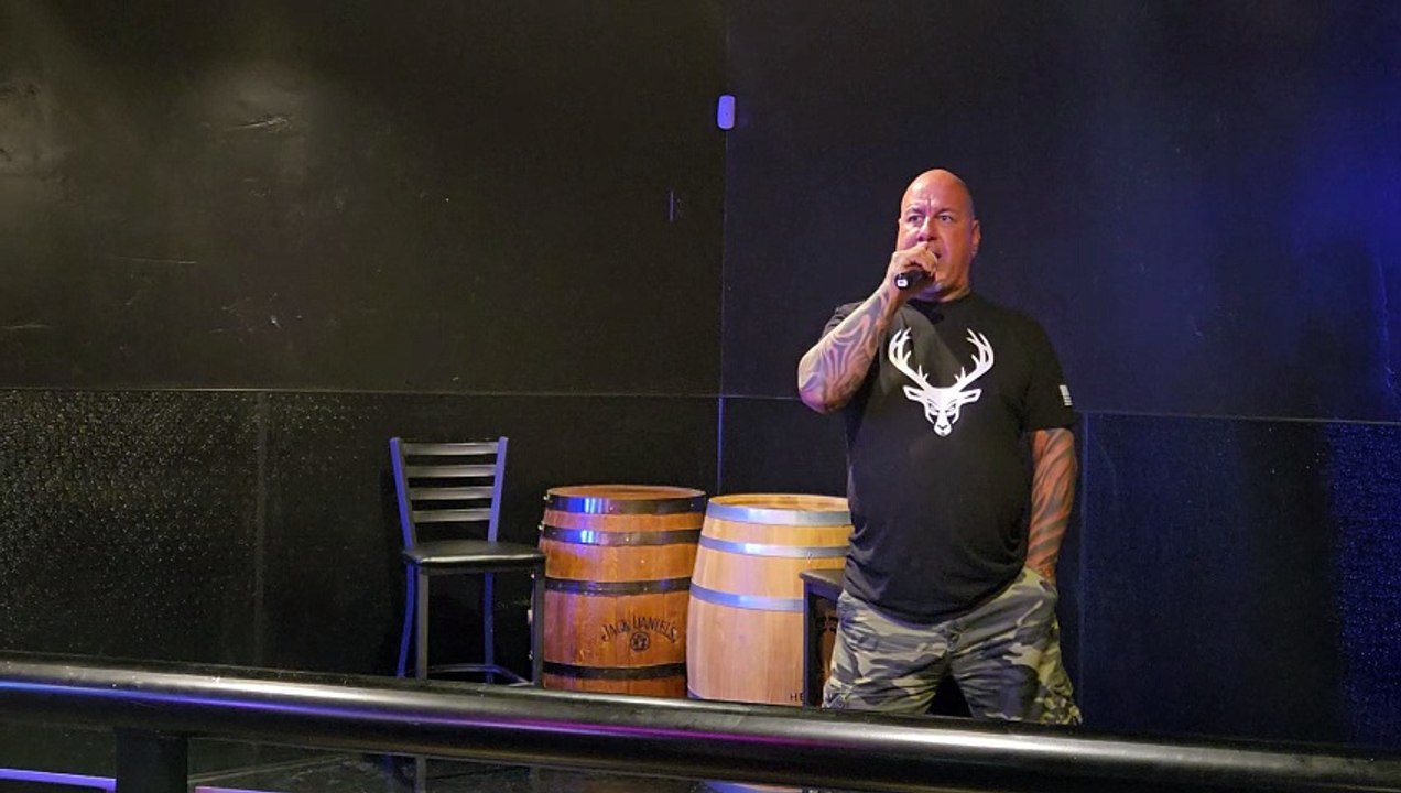 FOREIGNER - WAITING FOR A GIRL LIKE YOU (PERFORMED LIVE AT THE WESTERNER)