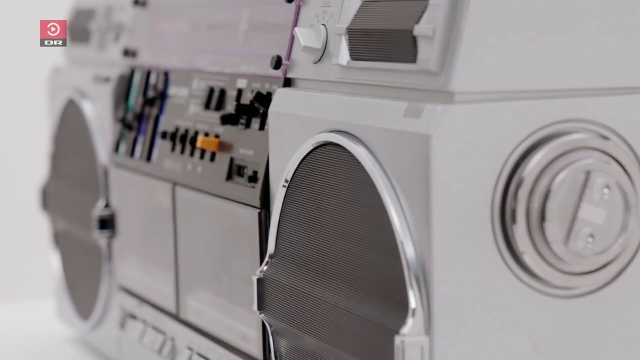 Kim Schumacher - i alle regnbuens **** | 2022 DRTV