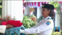 Momen Prabowo Cium Bendera Merah Putih Sebelum Dikibarkan pada Upacara HUT RI ke-80