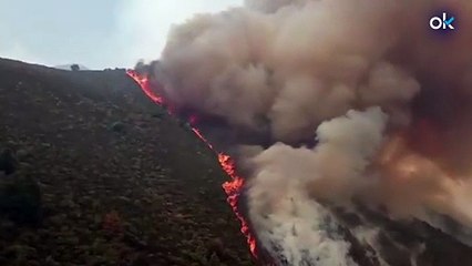 El fuego entra en la vertiente leonesa de los Picos de Europa y obliga a desalojar Caín