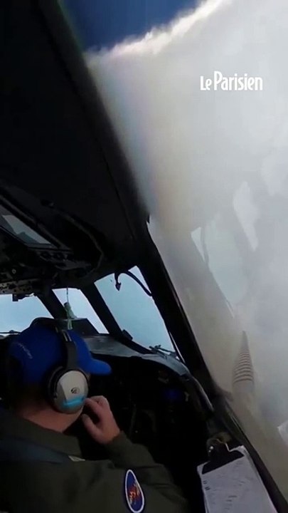 L'oeil de l'ouragan Erin filmé depuis un avion