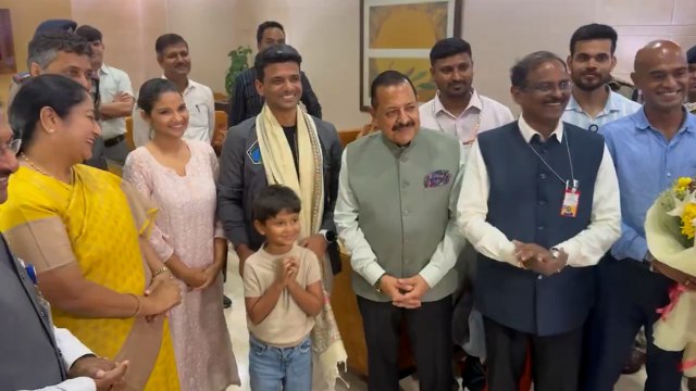 ISRO Heroes Return: Astronauts Land in Delhi to Grand Welcome