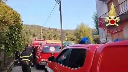 Allarme da uno smart da polso, vigili del fuoco in azione tra i boschi sopra Asso