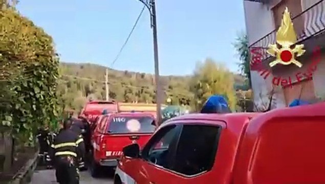 Allarme da uno smart da polso, vigili del fuoco in azione tra i boschi sopra Asso