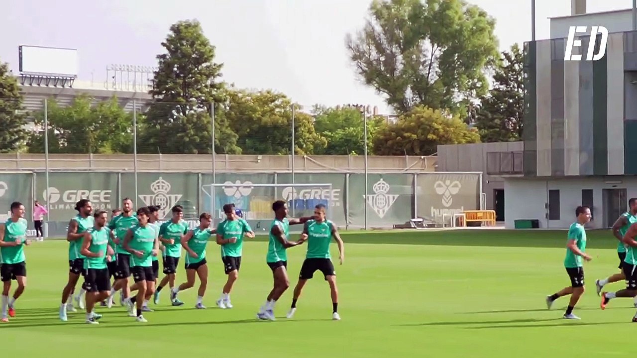 Guardado visita a la plantilla antes del comienzo liguefo