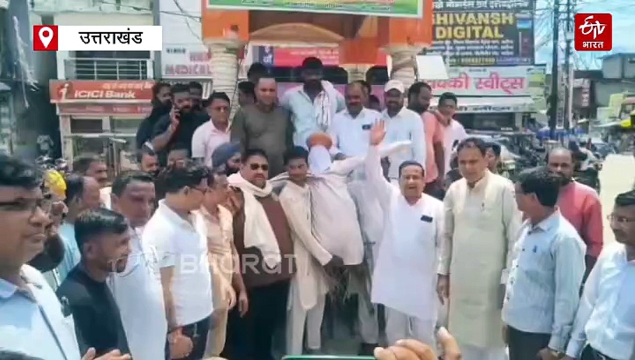 कांग्रेसियों ने फूंका सरकार का पुतला, पंचायत चुनाव में सत्ता का दुरुपयोग का लगाया आरोप