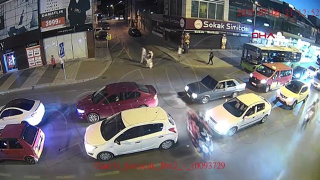 Işık ihlali, aşırı hız, hatalı dönüş… Sakarya’da yaşanan kaza anları saniye saniye kamerada