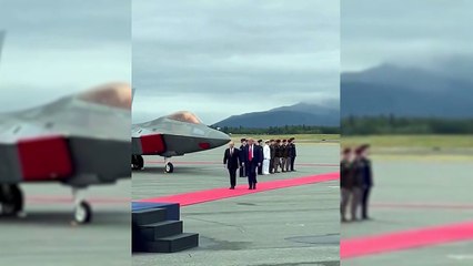 Recado dado? Trump envia caças F-35 e bombardeiro B-2 em demonstração de força durante cúpula com Putin