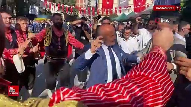 Kastamonu'da 6 farklı ülkeden gelen yöresel kıyafetli kadınlar güzellikleriyle yarıştı