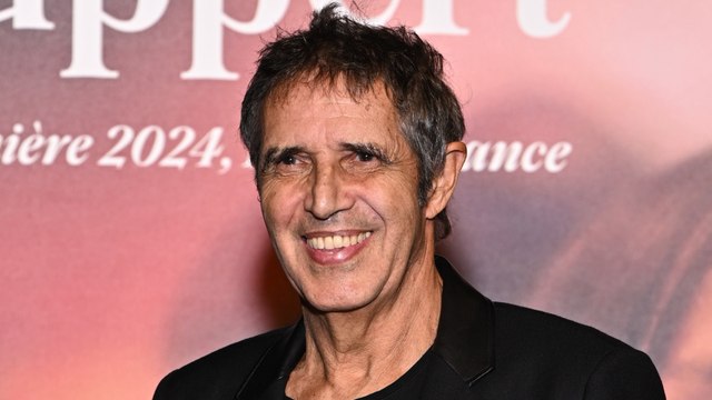 GALA VIDEO - Julien Clerc installé à Vaucresson dans les Hauts-de-Seine : à quoi ressemble son quotidien ?