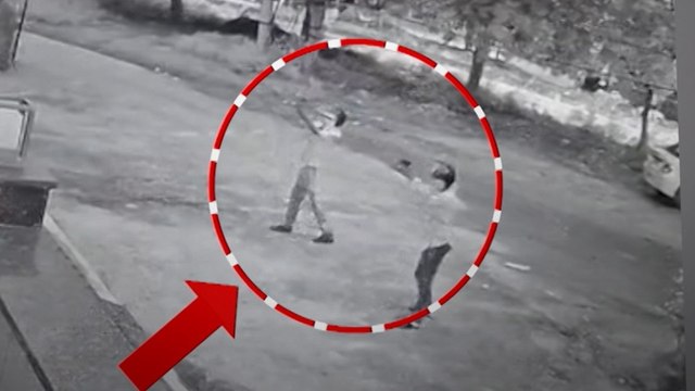 Elvish Yadav के घर गोलियां बरसाते दिखे हमलावर