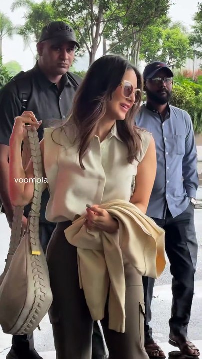 ”how arrrrrr you guys. sab theek hai.” quips sunny leone as she rolls into the airport