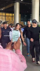 lucknow mein padhaare janhvi and sidharth. the two’ve been put on a plane by the makers of their movie every other day for trips to promote the movie. proper paisa vasooli for the hefty fees‍♀