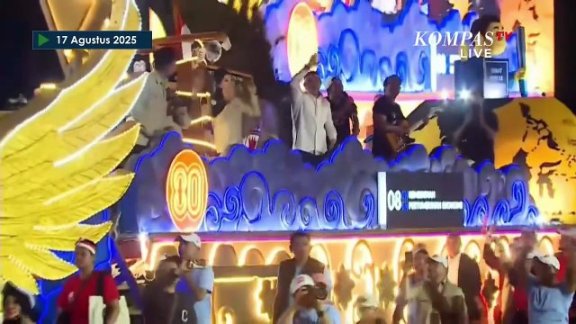 Momen Seskab Teddy Joget di Atas Mobil Karnaval di Depan Presiden Prabowo dan Wapres Gibran