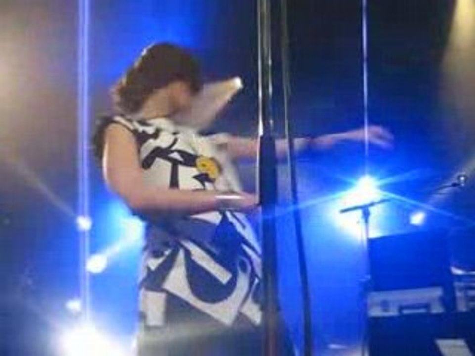 16.05.08 - Yelle au BBC