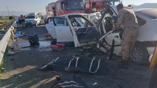 Kaza sonrası ortalık kan gölüne döndü: 4 ölü, 4 yaralı