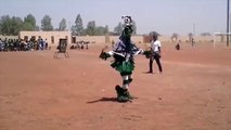 La danse la plus difficile du monde : le Zahouli (marche sur terre)