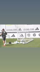 Courtois no solo sabe parar: golazo del portero belga en  el entrenamiento