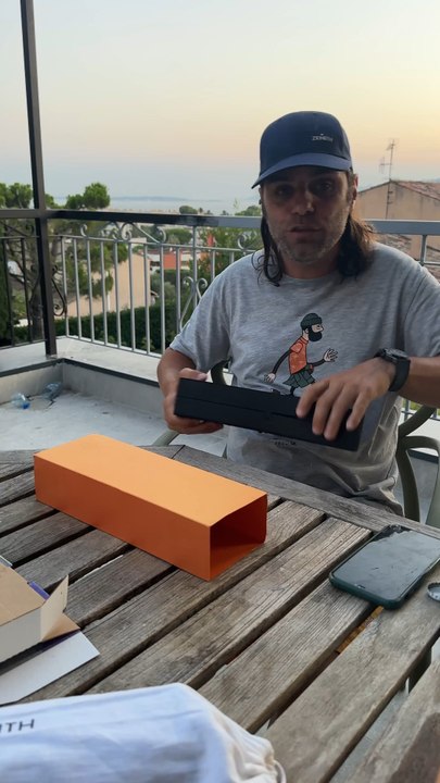 Sa passion pour les montres de luxe en toute simplicité ! Tu aimes le concept ? #horlogerie #montres #zenith #horlo Watches