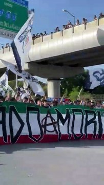 Afición de Rayados con una fiesta previo al duelo