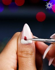 Holiday spirit starts with festive nails! 🎄🎅