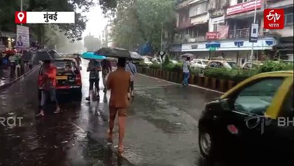 पावसाचा मुंबईच्या वाहतुकीवर परिणाम; लोकल धीम्या गतीनं, रस्त्यांवर वाहतूक कोंडी