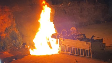 Park halindeyken hareket edip, dereye düşen kamyonet alev aldı