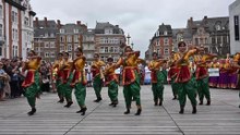 Les quelque 250 artistes du Mondial de Folklore ont défilé dans Namur