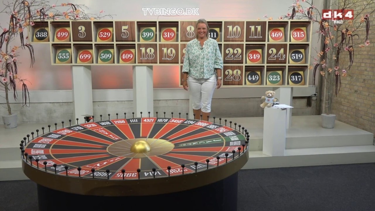 Helle i Bagsværd på fuld plade med 300 kroner og 4321 kroner på lykkehjulet | Vinder en bamse og gevinst på i alt 4621 kroner | SIFA tv bingo og sendt den 16 August 2025 på DK4
