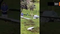 Video toont noodlanding van vliegtuig op Australische golfbaan