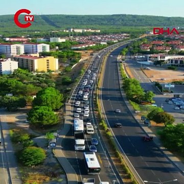 Ambulans sireni duyuldu, sürücüler fermuar sistemiyle yol açtı
