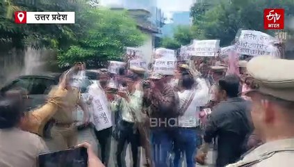 वोट चोरी मामला; आगरा में मुख्य चुनाव के आवास के बाहर विरोध-प्रदर्शन, कांग्रेसी कार्यकर्ताओं और पुलिस में हुई झड़प