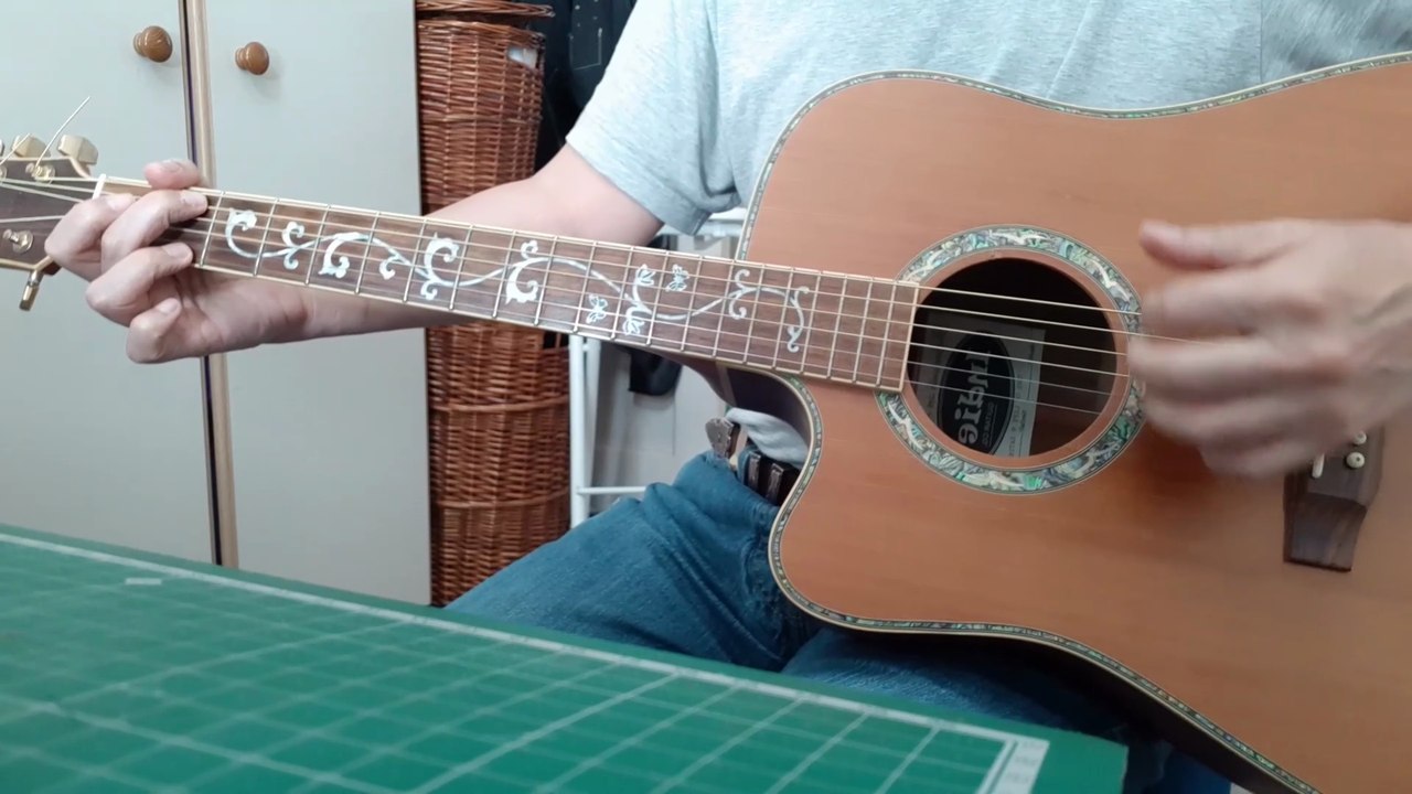playing-along with Acoustic Guitar  "Wot's uh the deal"