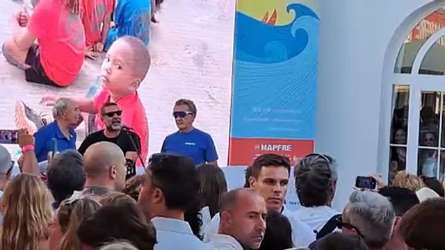 El cantante Jaume Anglada experimenta una sensible mejoría , pero seguirá en la UCI