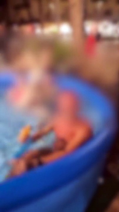 Il video della piscina gonfiabile a Milano Marittima, il sindaco di Cervia: "Squallido"