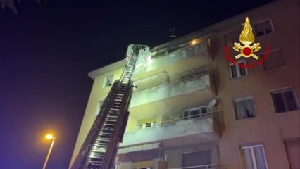 Trieste, fiamme nella notte su un terrazzo in Via D'Alviano (18.08.25)