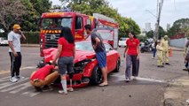 Audi TT e Fiesta se envolvem em forte colisão com vítima ferida no Centro