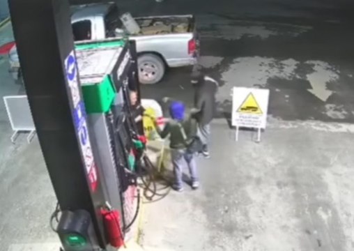 Delincuentes encapuchados cometen asalto en gasolinera de El Carmen